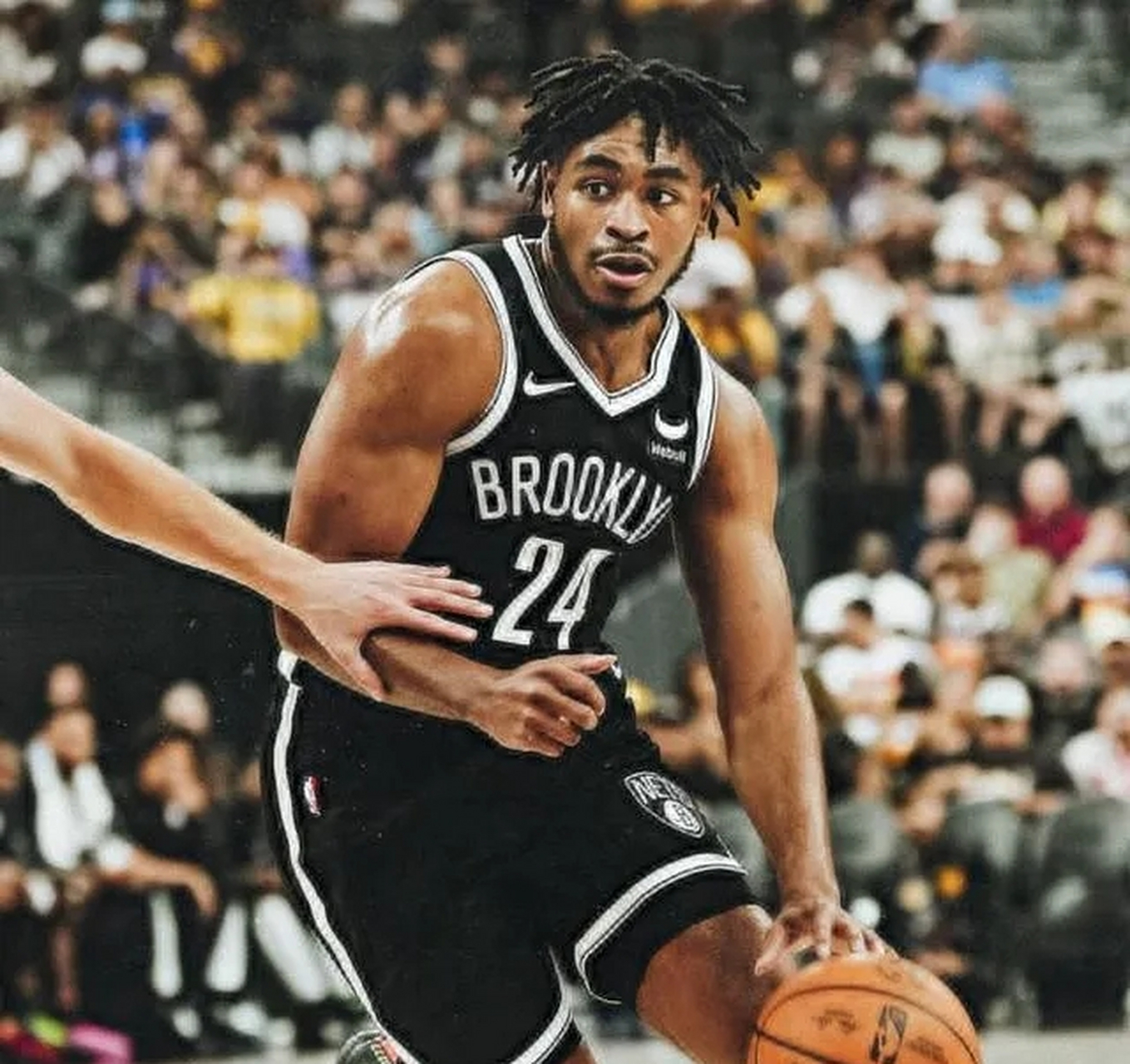 关于篮网B队碾压南韩男篮，阿德巴约三分雨点燃全场的信息