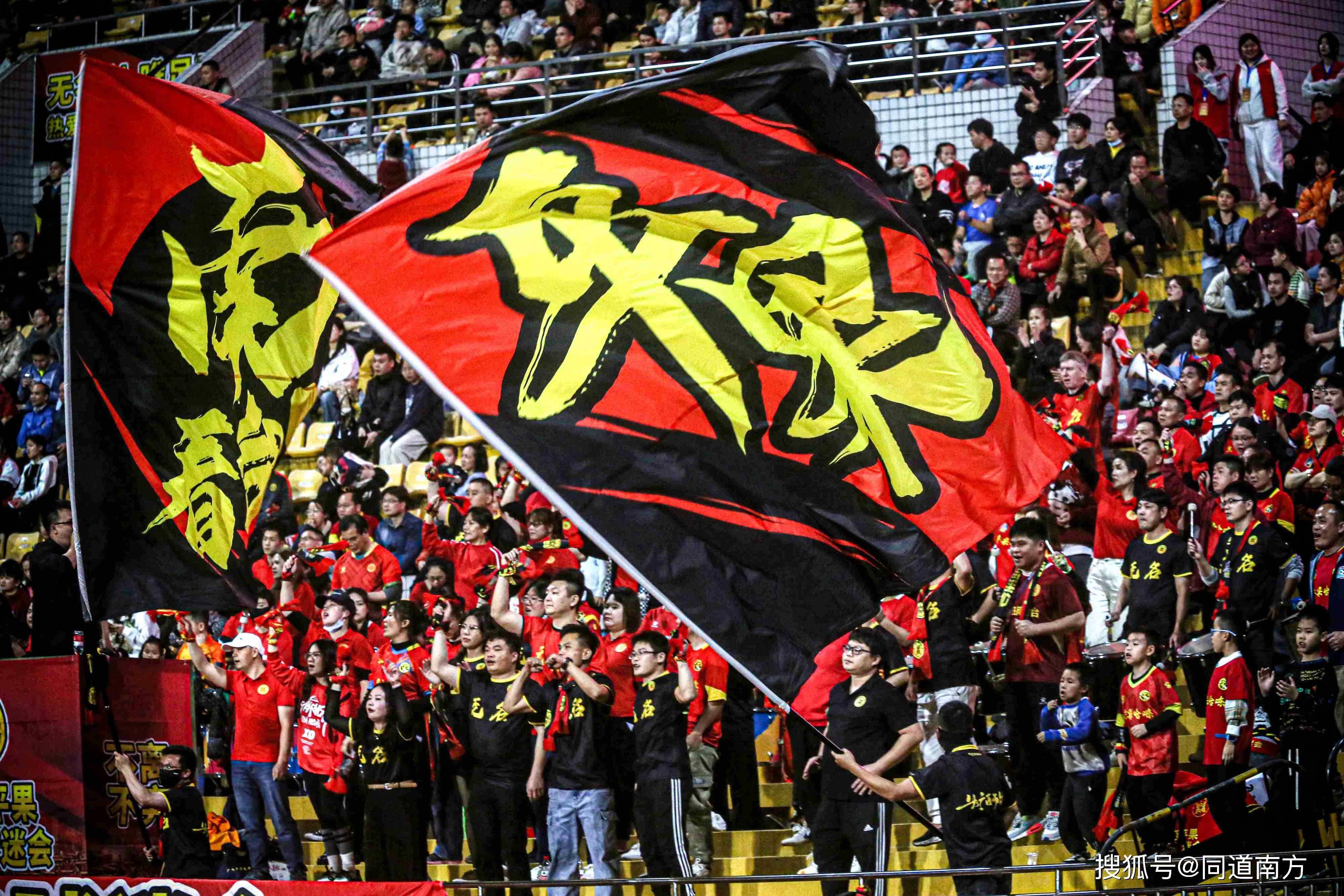 实力强队遭遇逆袭，国内足球联赛战局扑朔迷离的简单介绍