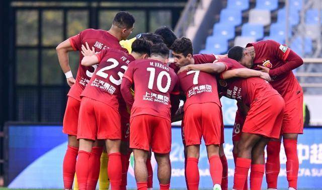 实力强队遭遇逆袭，国内足球联赛战局扑朔迷离的简单介绍