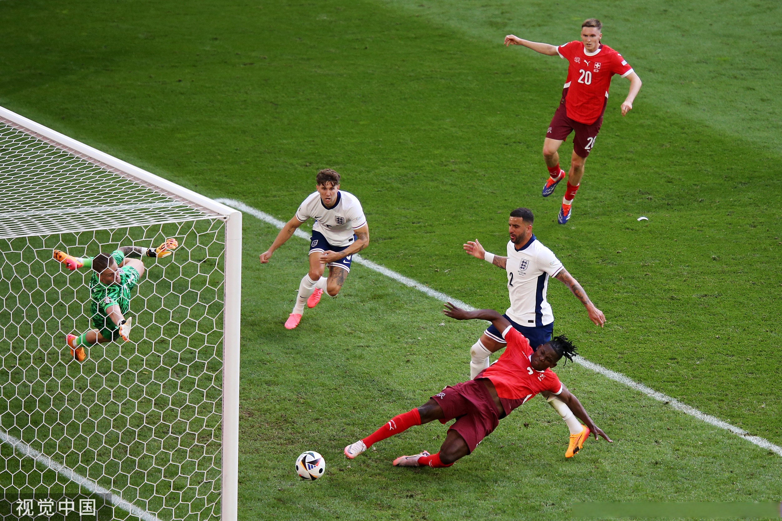 瑞士队庆祝晋级，备战欧洲杯比赛的简单介绍