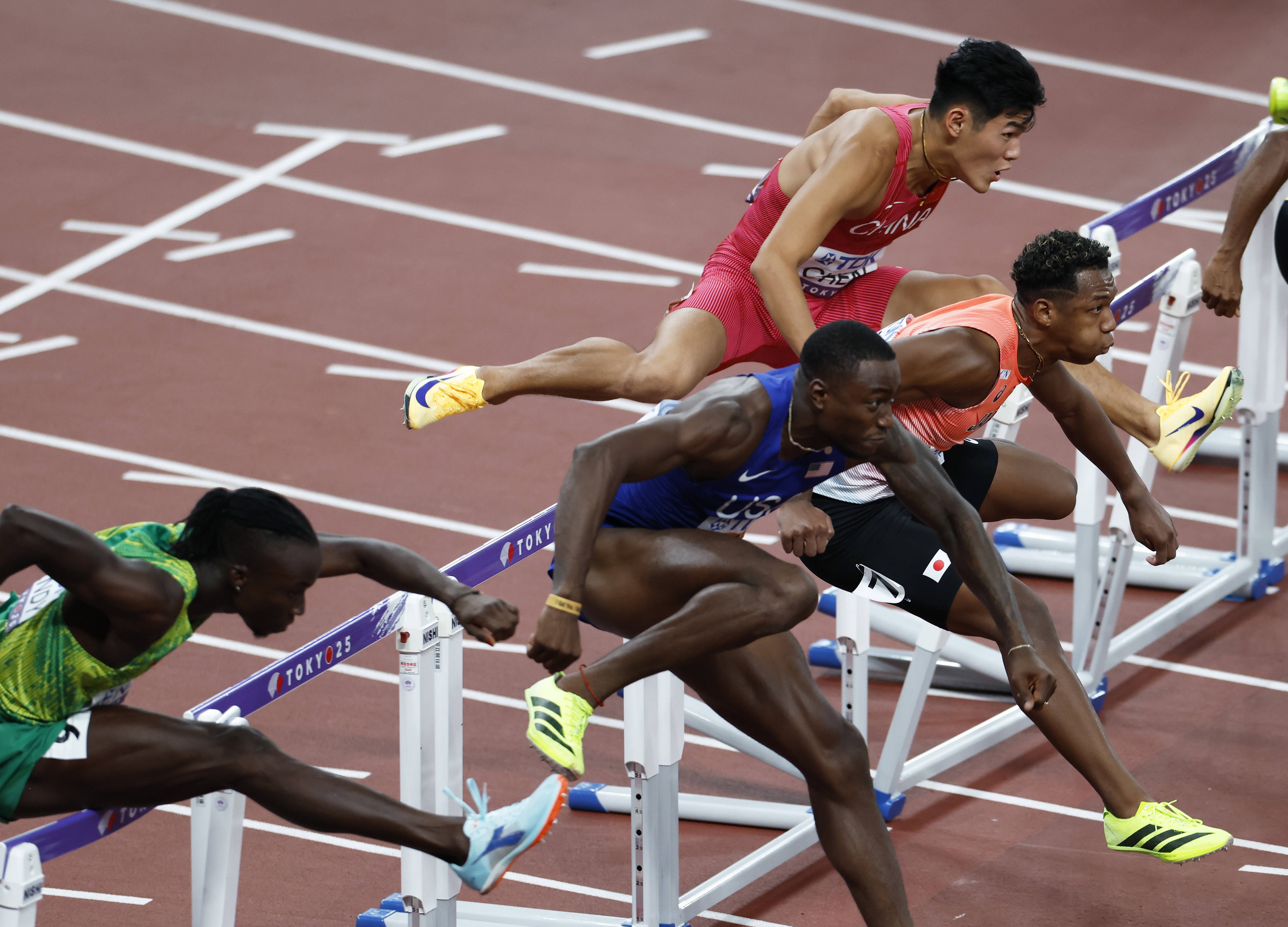 爱游戏大厅-关于美国田径名将速度惊人，轻松晋级半决赛的信息