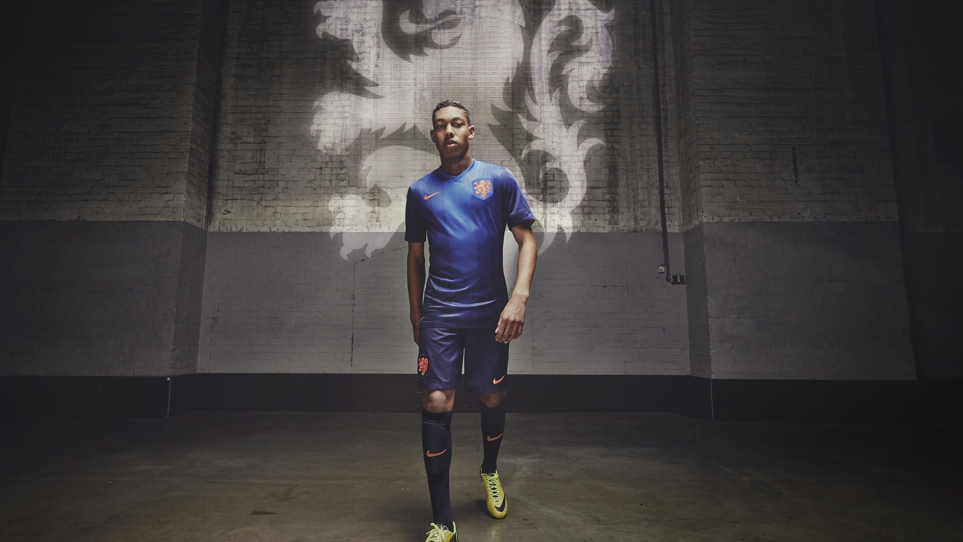 加勒比风暴席卷诺坎普，伊布神威定乾坤，牙买加友谊赛撼动巴萨王座