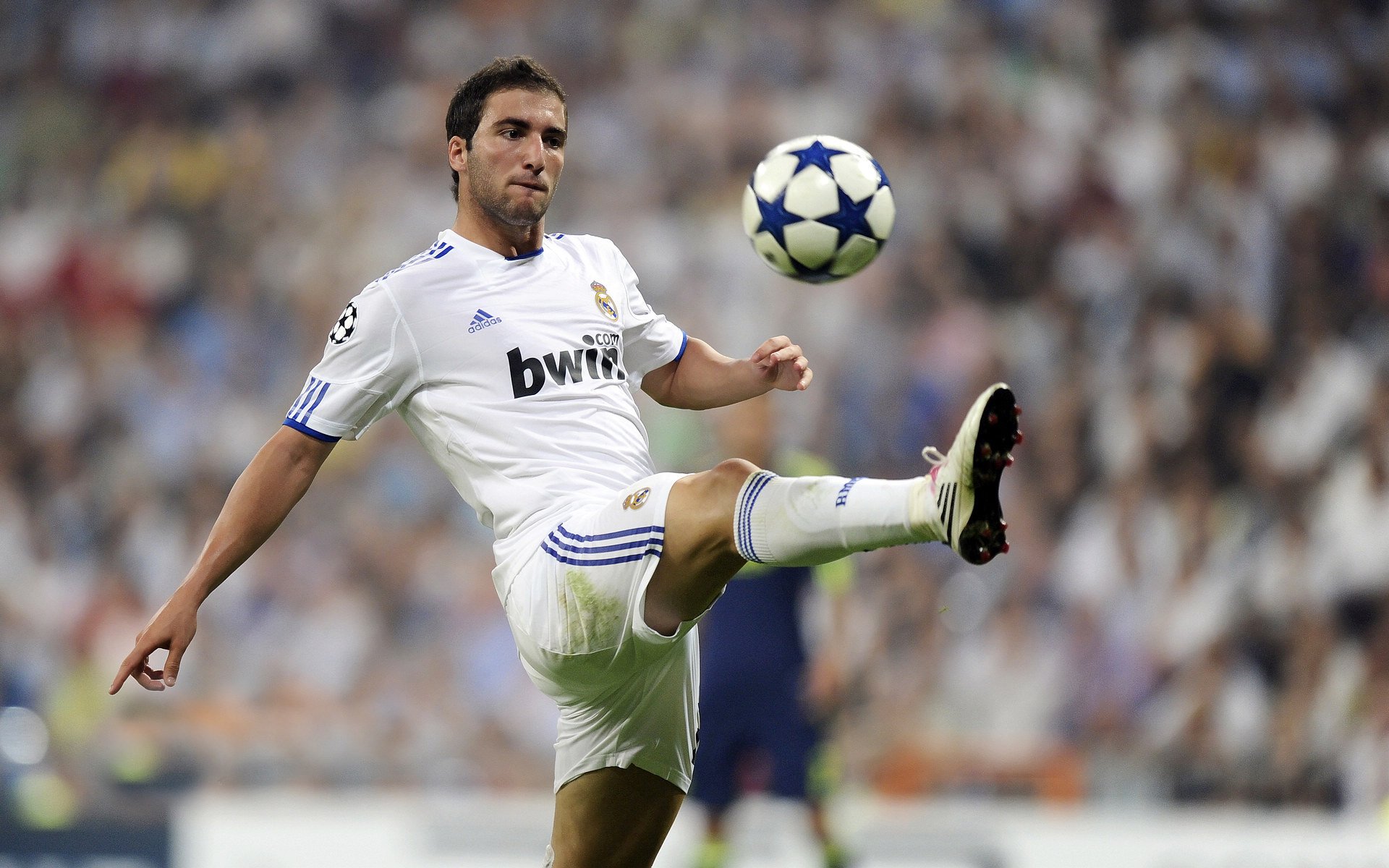 多特蒙德轻取马德里竞技，凯恩惊艳四座，一场战术与天赋的完美交响