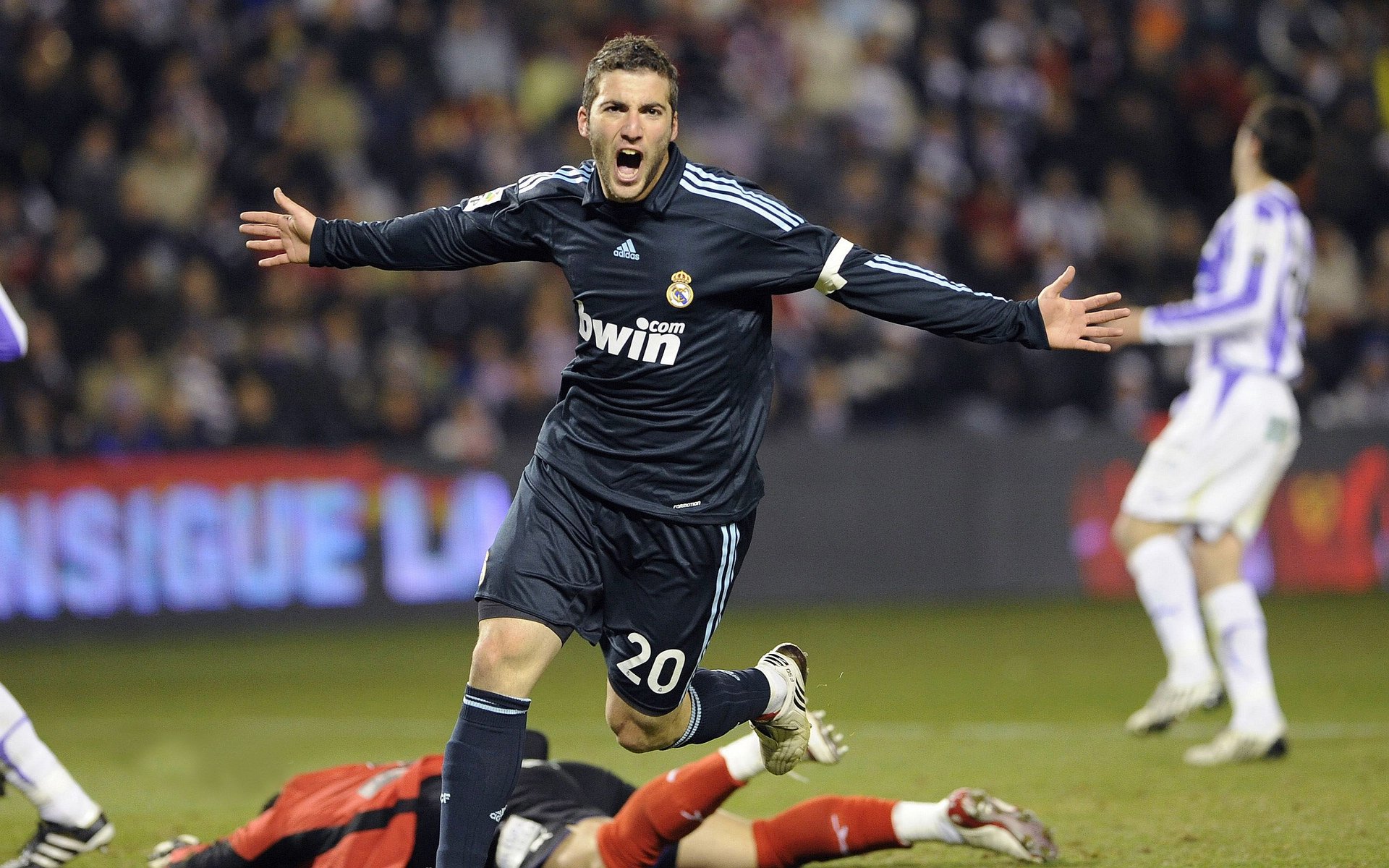 智利绝杀塞维利亚，姆巴佩统治全场的战术启示